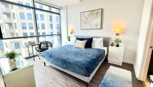 Skyline Retreat Penthouse, Top Floor, Year round Pool, City View! - Foto 5