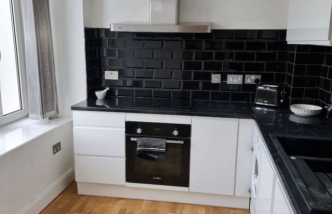 Stunning 3-bed Apartment in Heart of Cardiff Bay - Foto 9