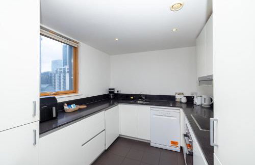 Cosy, modern high rise with views! 2 bedroom - Foto 30