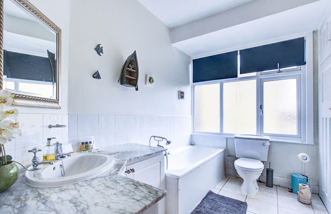 Entire 1bed Studio With Ensuite, Balcony & Parking - Foto 12