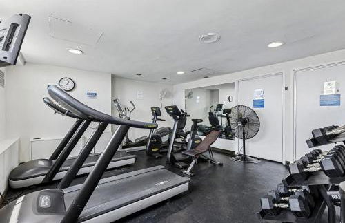 Blueground Yorkville pool nr Carl Schurz Park NYC-2094 - Foto 18