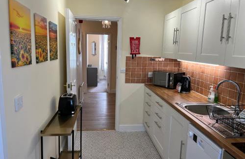 Glastonbury High Street Sanctuary- 2 BD, Sleeps 4 - Photo 20