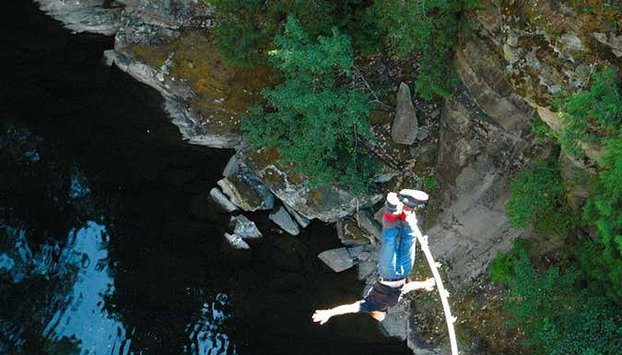 Puenting en Katmandú - Foto 4, Cayendo sobre el río Bhotekoshi