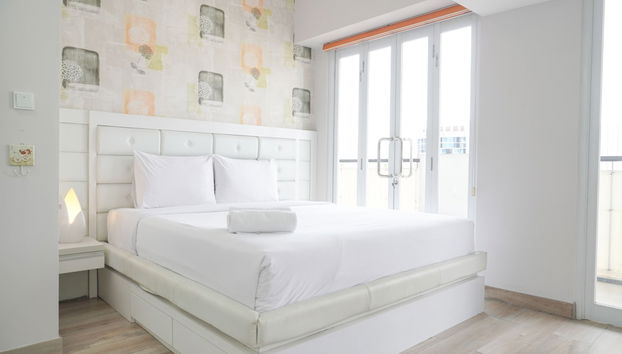 Warm And Comfort Living 1Br At 8Th Ambassade Kuningan Apartment - Foto 4, Habitación