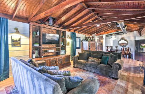 Upscale Dickinson Getaway with Yard on 1 Acre! - Foto 1