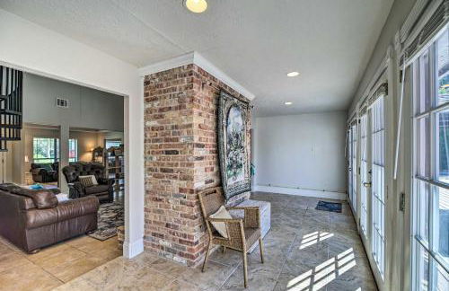 Spacious Seabrook Home with Patio 1 Mi to Beach! - Foto 18