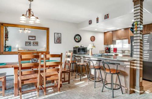 Mountain Condo w Views, Balconies and Fireplace - Foto 9