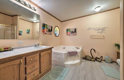 Houghton Lake Family Getaway with Fire Pit! - Foto 16