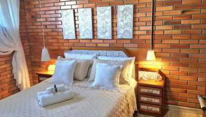 Dúplex 400m do Lago com lareira e garagem - Foto 5