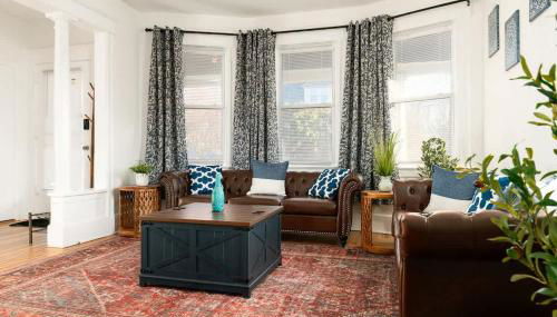 Whole House Near NYC and Transit with Game Room Fire Pit and King Bed - Foto 5