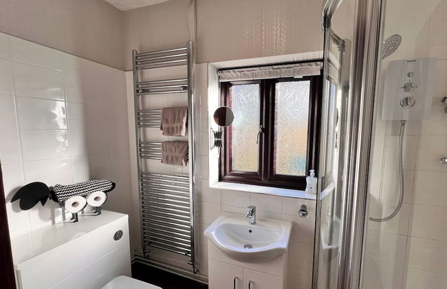 Detached Farmhouse 4 Bed/sleeps 9, Mountain Views! - Photo 17