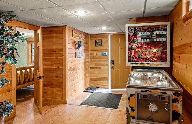 Deer Haven Cabin by Avantstay Waterfront Dock Firepit - Photo 36