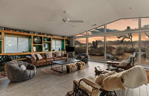 The Outlaw By The Cohost Company - Foto 31