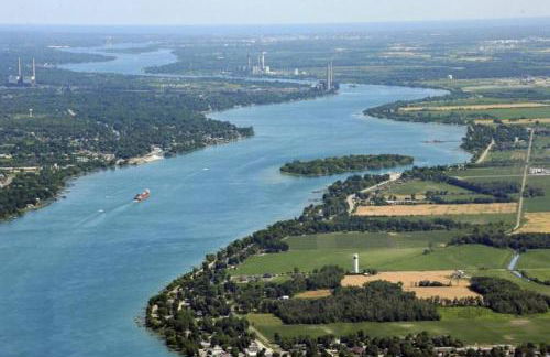 Newer Cottage on the Lake, ample space for boats - Foto 27