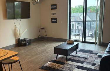 NEW 1BR Luxury Condo Private Balcony 303 - Foto 2