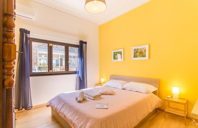 Folklore House in Historical Catania - Photo 10