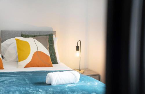 NEW! Stylish 2-Bed Home by Stay With Us, Ideal for Families, Sleeps 4! - Foto 5