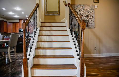 Modern 5BR Retreat with Office Fully Furnished - Foto 22