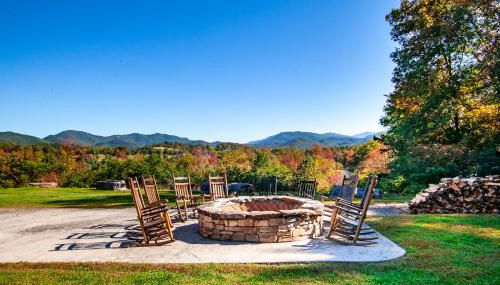 Elegant Cades Cove Condo with Community Pool - Foto 5