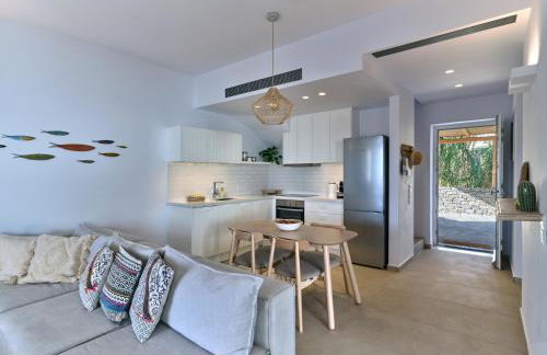 Private Luxury Scarlet beachfront villa, Molos, Paros - Photo 36