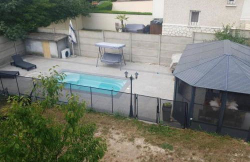 Logement à 30min de la défense avec piscine privative - Foto 9