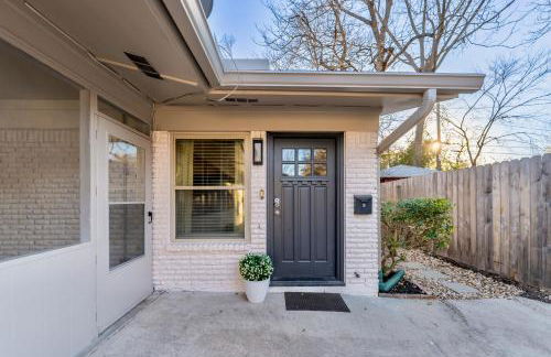 1 Mi to Campus! Creekside Austin Home with Game Room - Foto 24