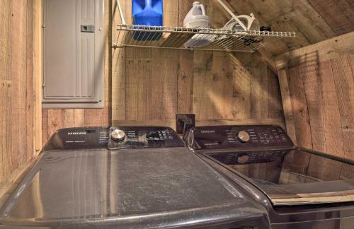 Cozy Creekside Mountain Escape w/ Hot Tub! - Foto 23