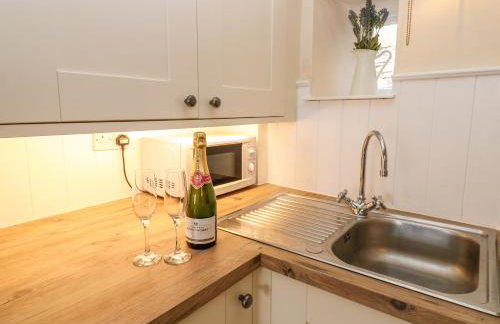 Lavender Cottage - Photo 10