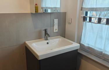 Siegen - Geisweid Work and stay Neu Modernisiert 2 Schlafzimmer Badezimmer Balkon - Foto 19