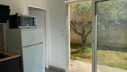 Gîte Lou Sabaï au pied des dentelles de Montmirail, piscine partagée - Photo 5, Garden view, pet friendly, minibar