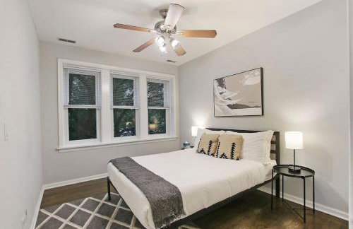 Modern & Furnished 2BR Apt with In-unit Laundry - Sunnyside 2E - Foto 14