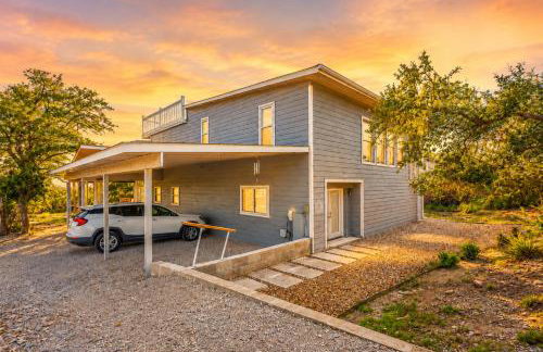 Lovely home on 2+ acres with views, firepit & outdoor kitchen - wedding perfect - Photo 28