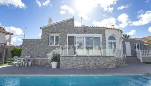 Modern Detached 4 Bed 3 Bath Villa with private pool close to all amenities - Foto 2