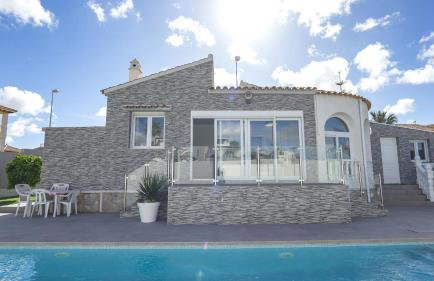 Modern Detached 4 Bed 3 Bath Villa with private pool close to all amenities - Foto 2