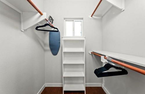 Mid-century home in Zilker with a backyard - Foto 25