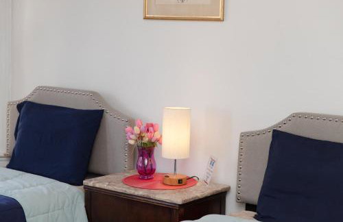 The Gem-3 Bedrooms! King, Full & Twin Beds, Sauna with Free Parking plus more - Foto 23