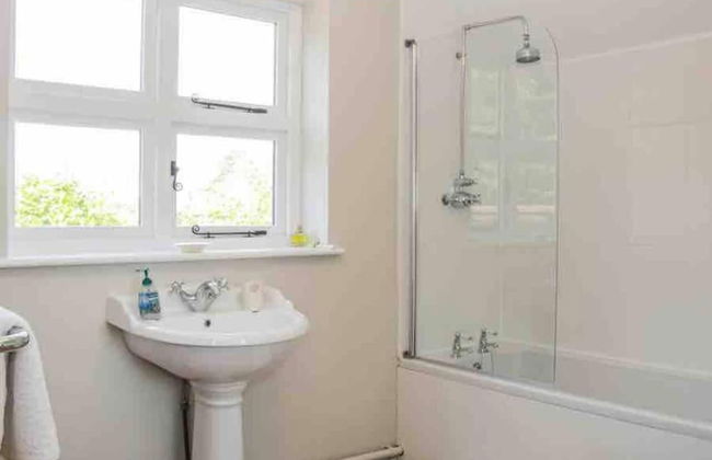 Cottagesleeps2-fireplace-valleyview-patio-garden - Photo 9