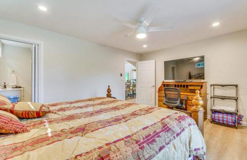 Lakefront Retreat with Multi-Level Deck and Dock! - Foto 13