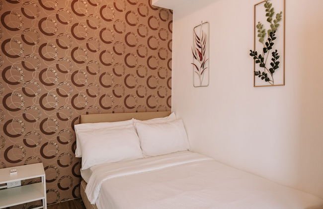 Stylish 1BR City Apartment - Photo 1