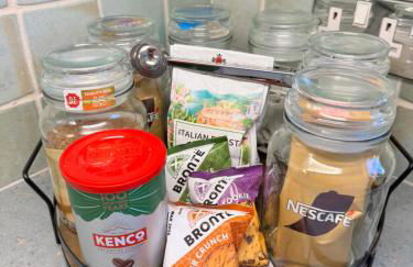 Canalside walks Riddlesden Local to Skipton Ilkley Haworth & Keighley Worth Valley Railway - Foto 11