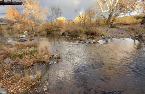 Cozy Creekside Cottage with Deck and Fire Pit in Camp Verde, Arizona - Foto 15