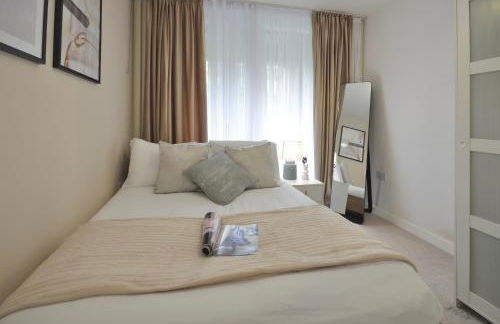Modern 2 Bedroom Apartment Steps from Vauxhall St - Foto 18