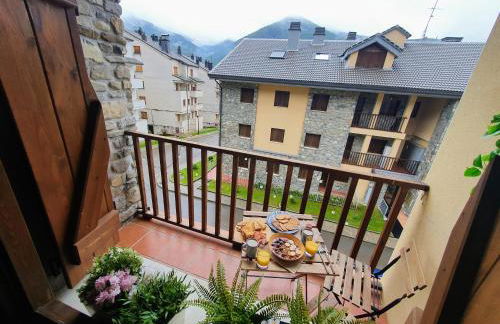 Apartamento de montaña y ESQUÍ en el Pirineo Aragonés, Villanúa - WIFI - Photo 7