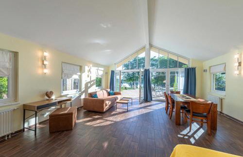 Wildgans - Stilvolles Ferienhaus mit Terrasse, Seeblick & Naturidylle am Loppiner See - Foto 1