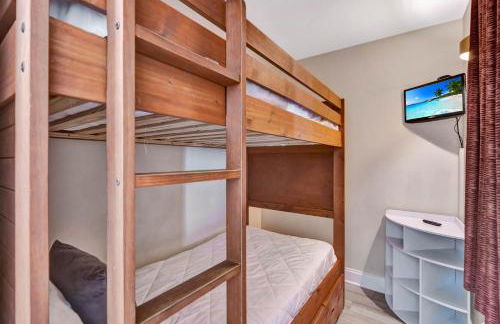 Sunshine Oasis - Orlando Lakefront Luxury - Photo 36