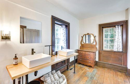 Timeless Winesburg Farmhouse with Deck - Foto 24