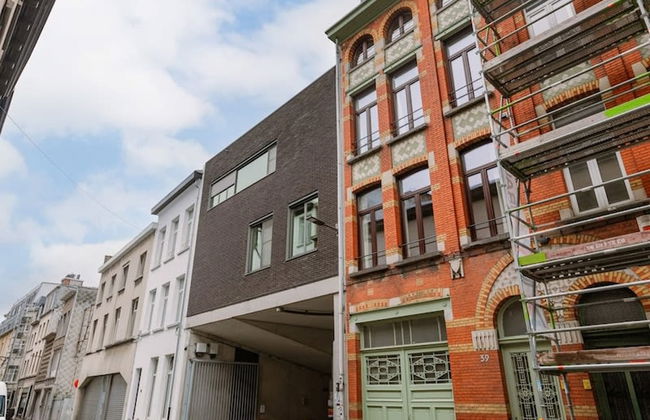 Charming Mansion in Vibrant Antwerp - Photo 39