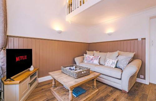 Country Charm Cottage Sleeps 4 & Free Parking - Photo 18