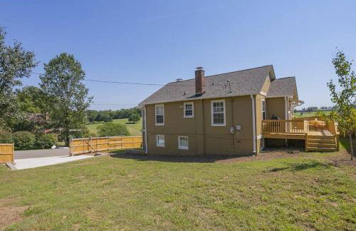 Golf Views, Porch Vibes, 3mi to Broadway! - Foto 34