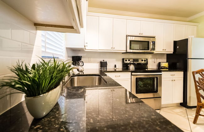 Tropical Beach Resorts - Photo 12